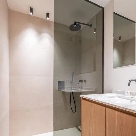 Newly Renovated Near The Beach شقة