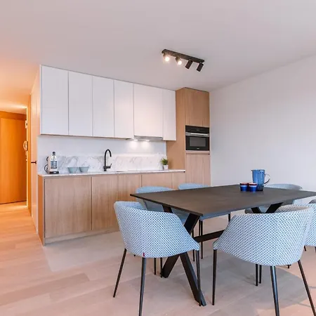 Newly Renovated Near The Beach شقة